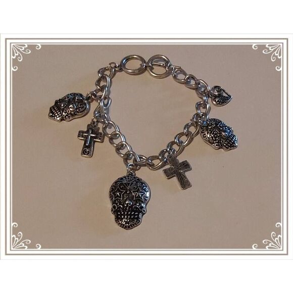 Super Cute & Trendy Silver Sugar Skull~Cross~Heart Charm Bracelet - Picture 1 of 2